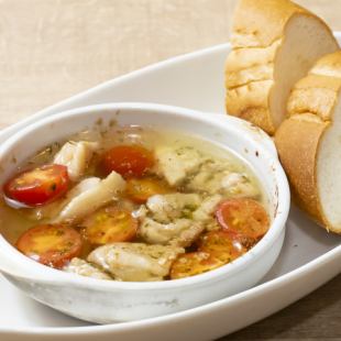 Japanese hijyo with chicken and cherry tomatoes (comes with 2 pieces of baguette)