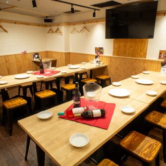 [No blind spots, stylish space perfect for parties♪ TV monitors also available♪] We accept reservations for large groups♪ We also accept banquets, after-parties, and surprises! We look forward to surprises and private parties for large groups! Please contact us!