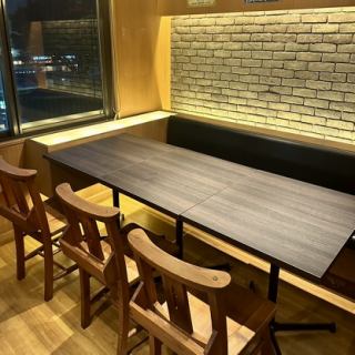 您可以在各種場合享受它，從與朋友和熟人一起用餐、女孩之夜到中等人數的邀請派對。