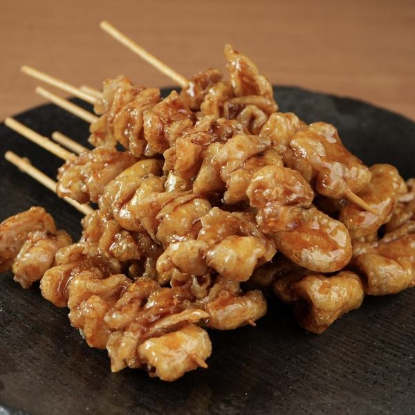 当店一押しの福島地鶏【伊達鶏】備長炭火香る地鶏を使用した焼き鳥は絶品。炭火で香ばしく、ジューシーに。