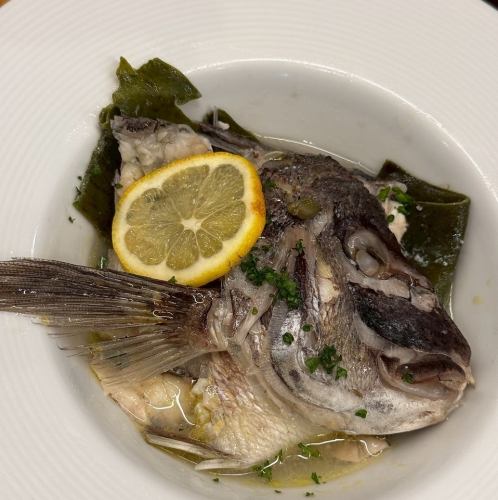 鯛のこつ蒸し　白ワイン仕立て