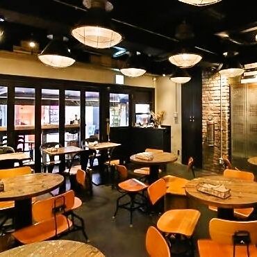 【雰囲気抜群◎】店舗の内装はほとんどがアンティーク。新しい家具も使いますが昔から受け継がれるものの暖かさを店内で感じてもらえたら嬉しいです。