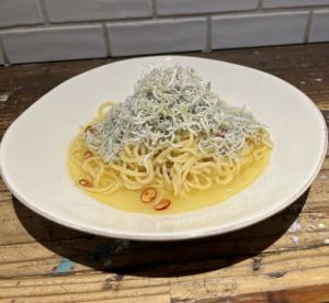 釜揚げシラスのペペロンチーノ