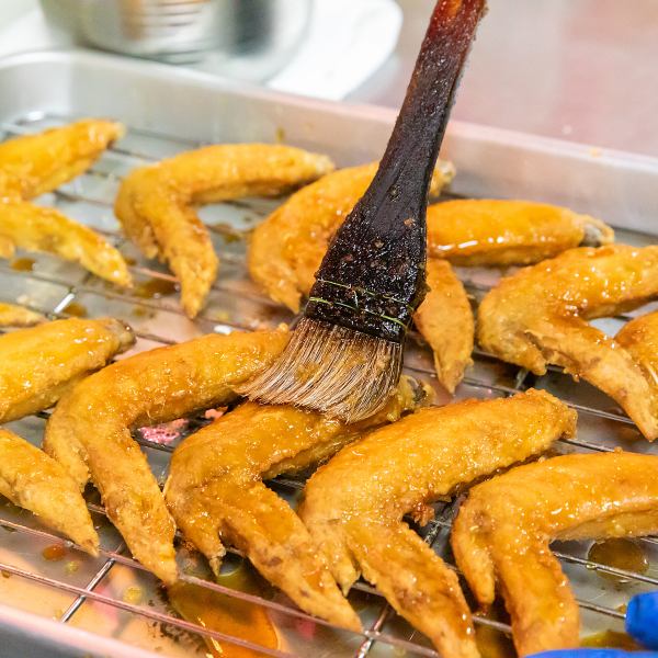 【1つ1つ丁寧に仕込みからこだわる】アツアツの揚げたてを味わう各種手羽先