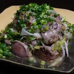 裹着葱花的鸡胗