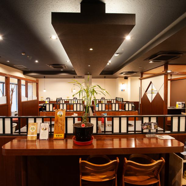 広々ゆったりした店内は、ご家族様や女子会にもおすすめです◎お食事にもお気軽にご利用ください。