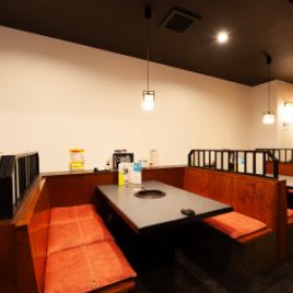 広々としたお席でゆったりとお過ごしください♪