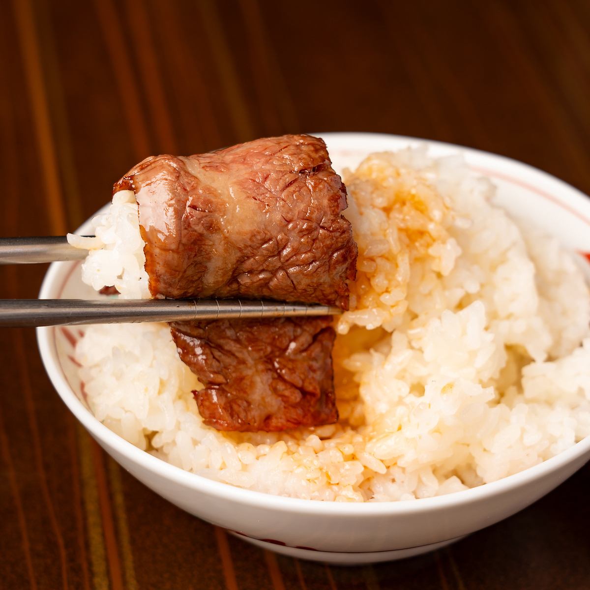 当店自慢のお肉は口の中でジュワーっと肉汁が広がります♪