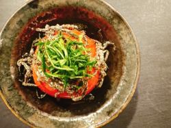 Salted kelp and tomatoes