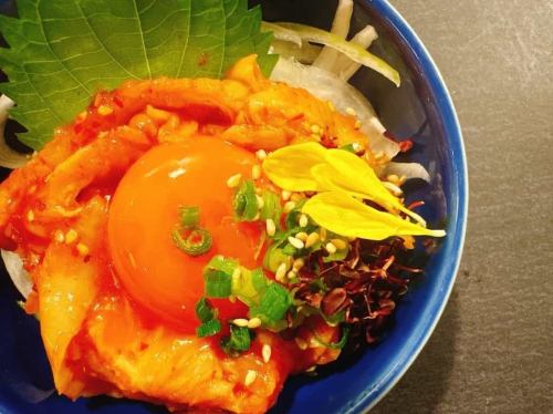 宝石★サーモンいくらユッケ