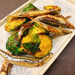 芽キャベツときびなごのペッパーオイル焼き