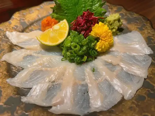 対馬の活〆伝助穴子のてっさ風