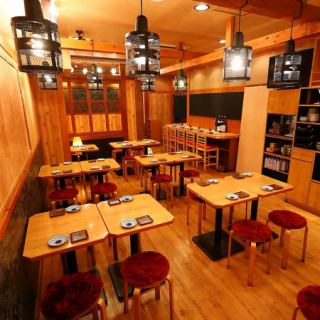 静岡駅前『ダルマ商店』2名様～最大60名様まで対応可能♪少人数でもご予約OK！！木のぬくもり感じる落ち着いた雰囲気の大衆居酒屋♪会社宴会、飲み会、歓送迎会、女子会、合コンなど様々なシーンで◎もちろんお仕事帰り、お買い物帰りにもチョット立ち寄れるオープンな雰囲気で普段使いにも♪