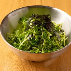 豆苗と韓国のりサラダ