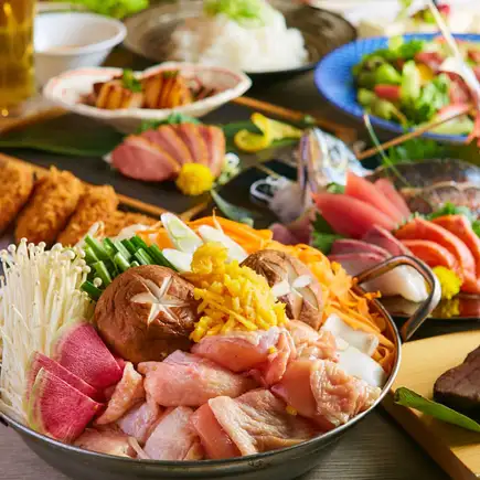 Perfect for year-end and New Year's parties! ◆Lively Course◆ 2-hour all-you-can-drink with complimentary draft beer x 8 dishes for 4000 yen [including salt-based chanko hot pot]