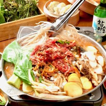 龙灿原创烤肉搭配大理石纹和牛和30种韩国街头小吃自助餐套餐4,200日元