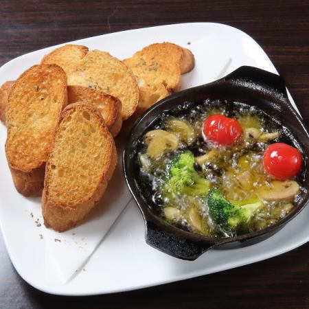 海老&タコのアヒージョ(バゲット付き)