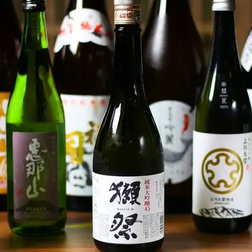 来自日本各地的各种清酒和烧酒