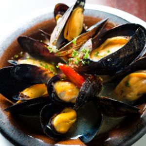 Steamed mussels with sparkling wine