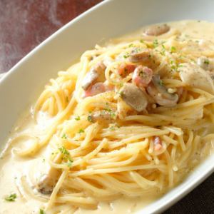 Mushroom and raw bacon carbonara