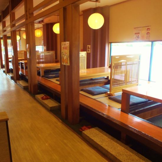 広いお座敷席や個室でお食事を♪ご家族だとお得なクーポンあり！
