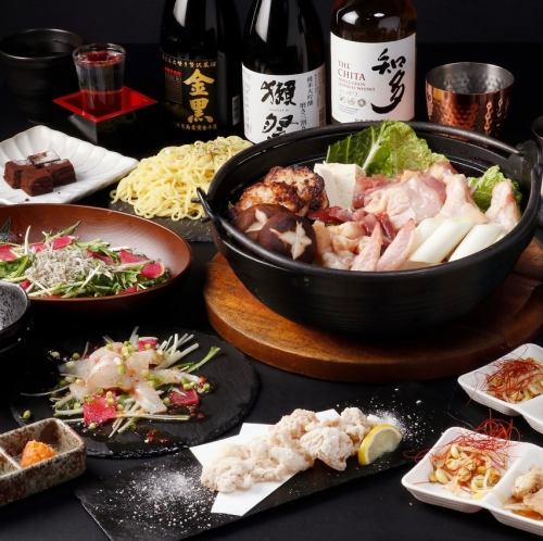 《銘柄鶏の水炊き鍋》鶏の部位が4種入っており、様々な食感を楽しめる出汁が効いた濃厚出汁の水炊き鍋