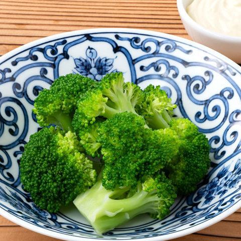 Freshly boiled broccoli with rich cream cheese sauce