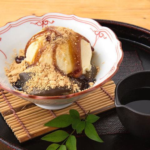 Warabi mochi and vanilla ice cream