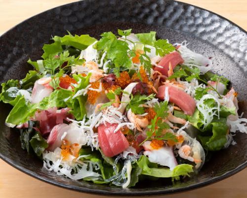 Seafood salad (special dressing that makes the sashimi stand out)