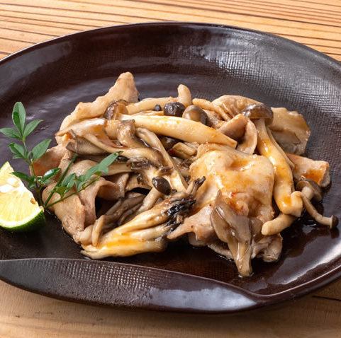 Stir-fried pork and mushrooms with butter and ponzu sauce