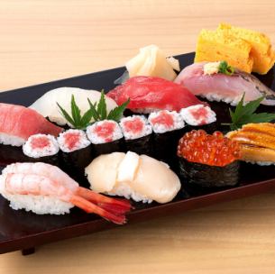 Highly satisfying premium sushi (8 nigiri sushi, rolled sushi, and egg)