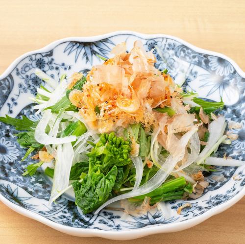 新玉ねぎと桜海老の春香るサラダ