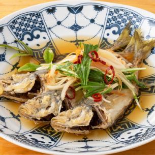 用糖醋醬醃製的小竹莢魚