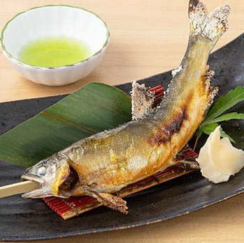 Grilled sweetfish with salt
