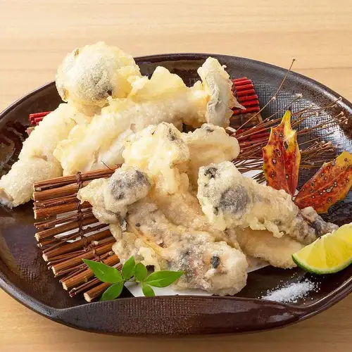 Matsutake and large shimeji mushroom tempura