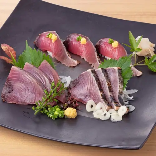 鰹魚盛宴（刺身、炙烤鰹魚和握壽司）