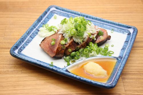 Pork liver covered with green onions