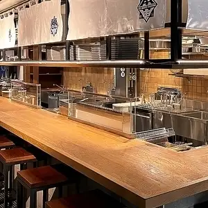 お1人様でもご利用しやすいカウンター席もございます