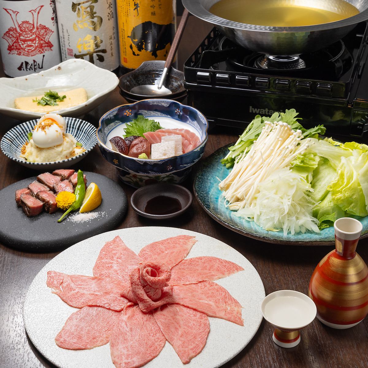 All-you-can-drink included! We have hot pot main courses that will warm your heart!