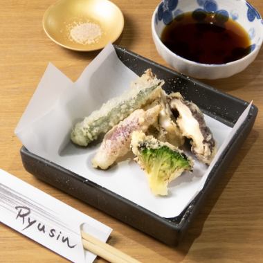 [For welcoming/farewell parties/anniversaries/entertaining clients] Specialty sea urchin and fatty tuna rolls and other 7-dish course for 8,800 yen (tax included)