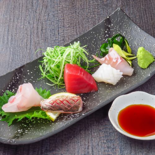 A variety of sashimi carefully selected from natural products purchased from the market every morning◎