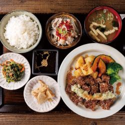 牛カルビにぎやか定食