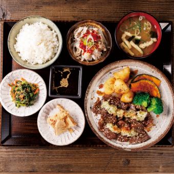 牛ハラミにぎやか定食