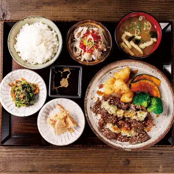 牛ハラミにぎやか定食