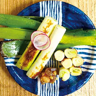Grilled whole white onion