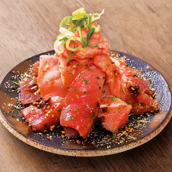 A huge portion of tuna and medium fatty tuna.