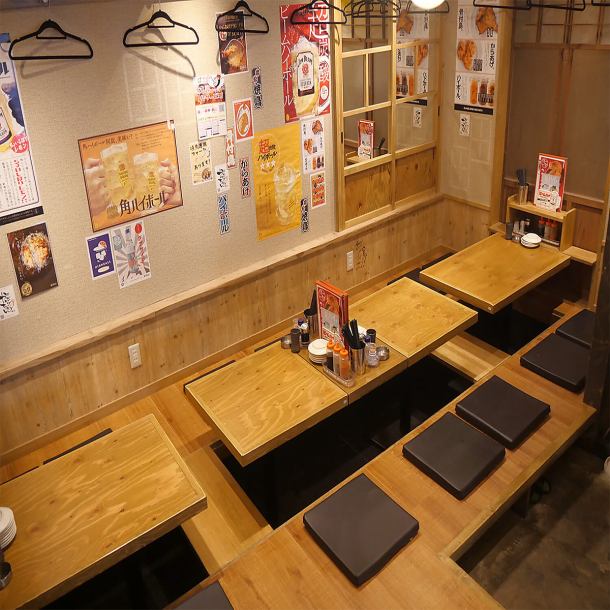 The horigotatsu can accommodate 16 to 28 people! It can be used for company drinking parties, banquets, large girls' parties, etc.Be sure to try the famous karaage that won the Grand Prix Gold Award and the popular chicken with bones with a highball♪ If you're looking for an izakaya in Kamimaezu, come to ``Gaburi Chicken''!