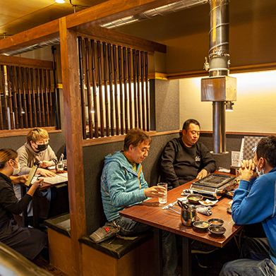 You can enjoy your meal in the spacious store.