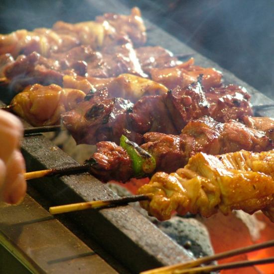 毎日1本1本串打ちをしている焼き鳥と焼きとん 秘伝のタレをぜひ