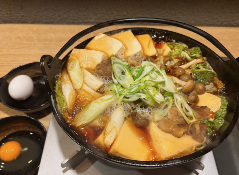 There are a total of 50 seats! Pass through the cheerfully colored sign and go up the stairs to arrive! There are also counter seats, so feel free to come alone. We can also accommodate requests for seating arrangements for private parties. Private parties are available for parties of 30 or more!